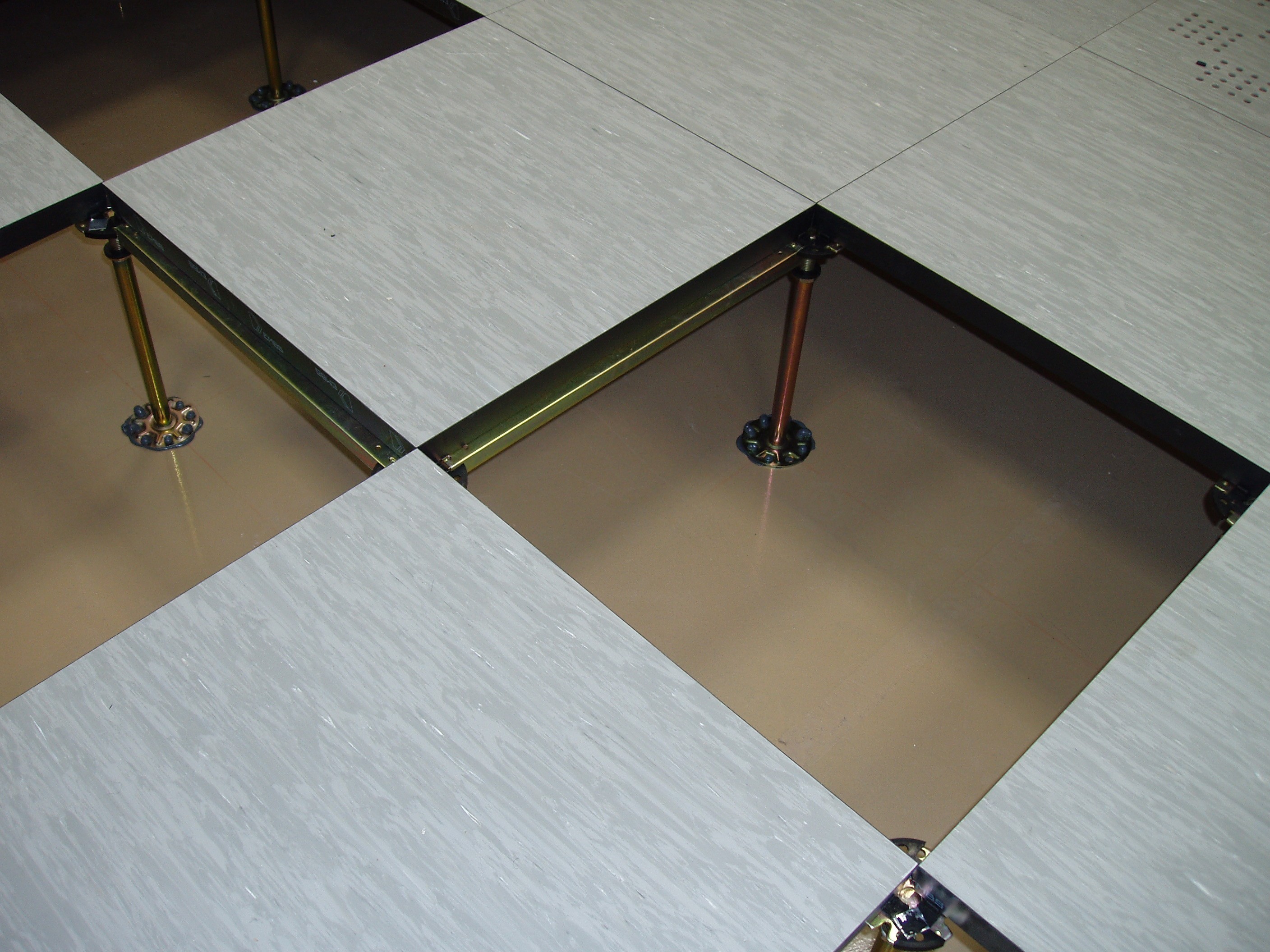 Финишные покрытия металлического фальшпола