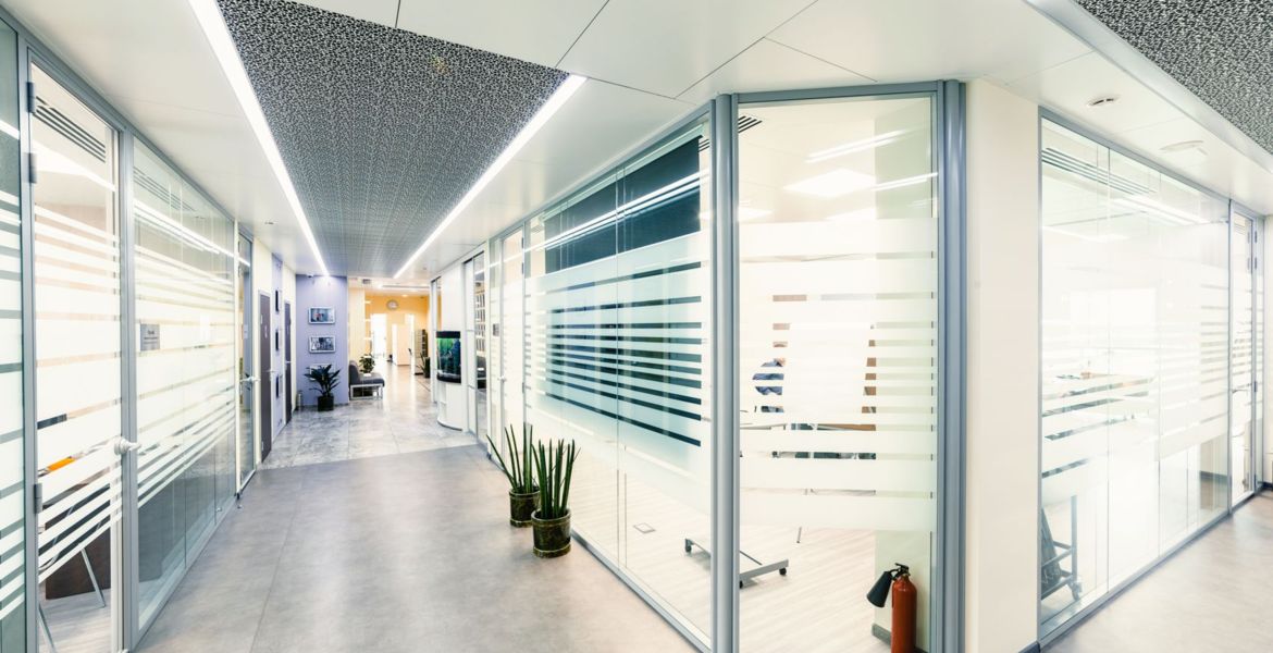 Гигиеничные и долговечные металлические потолки для медучреждений