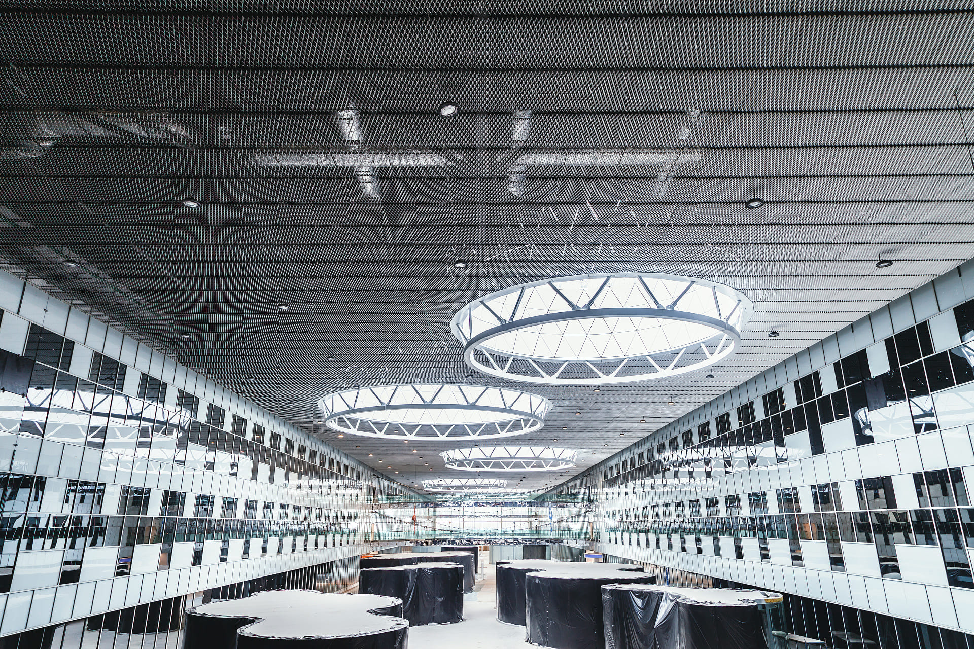 Просечно‑вытяжная сетка — современный взгляд на потолочные конструкции