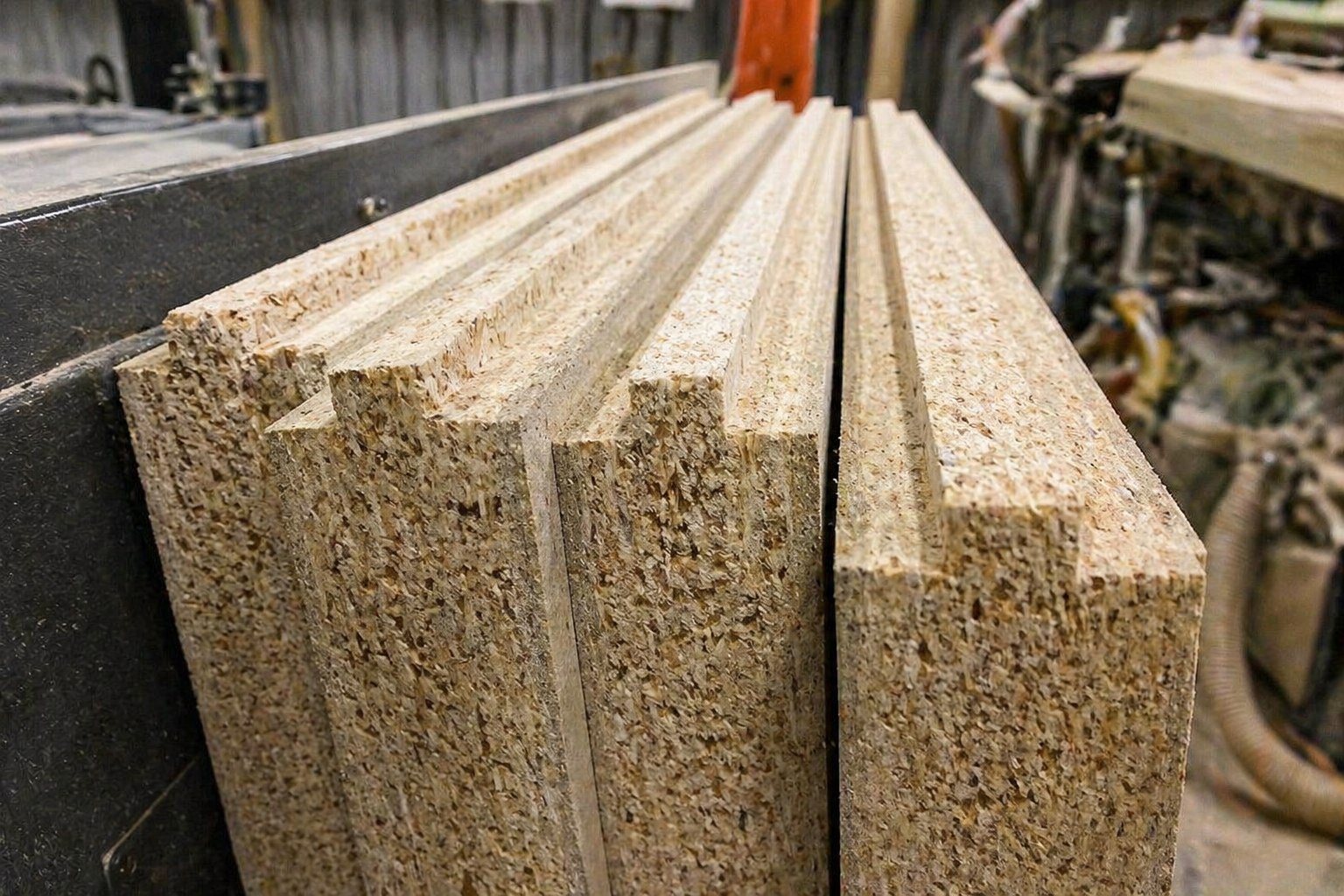 Снижение шума и простота обслуживания: фальшпол с модульным ковровым покрытием