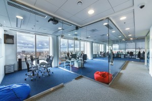 Цельностеклянные перегородки - максимум прозрачности