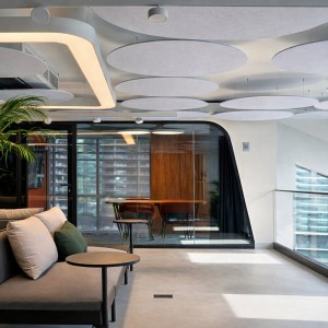 Баланс эстетики и функциональности: кейс оформления офиса «Арт Резиденс» с ковровой плиткой K&R Design