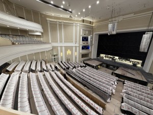 Фальшпол в пунктах управления консерваторий, театров и кинотеатров