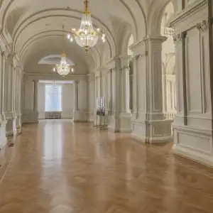 Проектирование фальшпола для объекта с охранным статусом: ограничения и решения